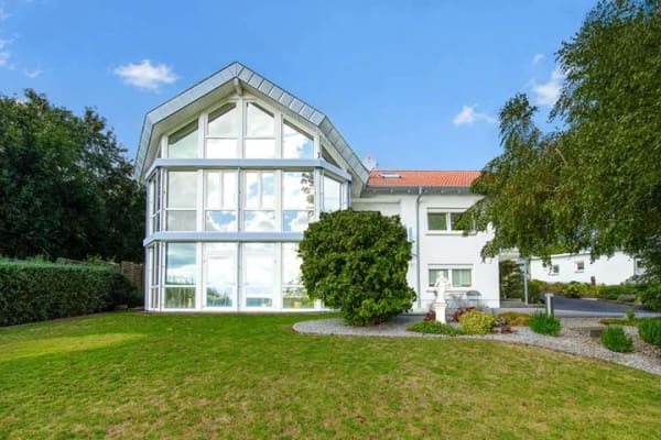Immobilie in Gemünden am Main - **Wohnen mit Weitblick – Dreifamilienhaus mit Panoramablick & 323 m² Wohnfläche** - Bild 1
