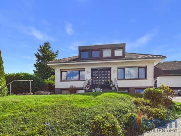 Immobilie in Schleiden - Zuhause mit Weitblick – Zweifamilienhaus mit traumhaftem Eifelblick und geschützter Terrasse - Bild 1