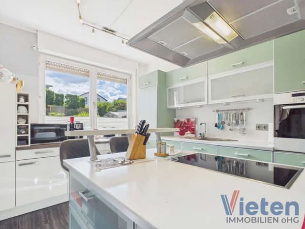 Immobilie in Schleiden - Zuhause mit Weitblick – Zweifamilienhaus mit traumhaftem Eifelblick und geschützter Terrasse - Bild 3