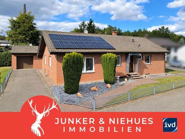 Immobilie in Augustdorf - Familienfreundliches Einfamilienhaus mit Garage und Garten in Augustdorf - Bild 0