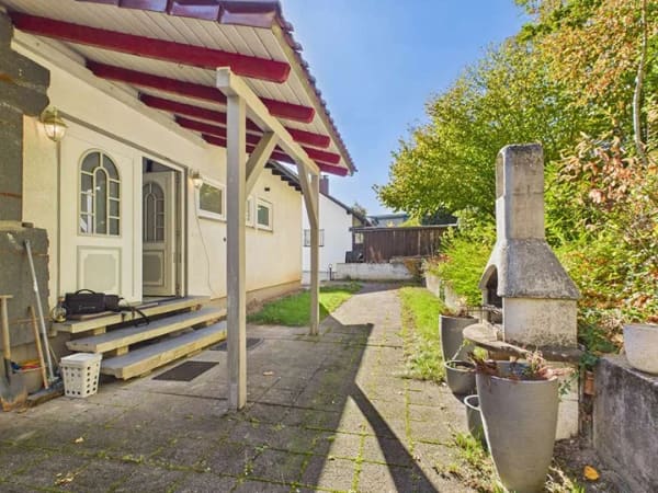 Immobilie in Wald-Michelbach - Einfamilienhaus mit zwei Einliegerwohnungen in Wald-Michelbach - Bild 2