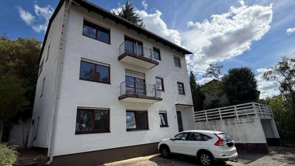 Immobilie in Alsenz - 1999 erbautes Drei-Familien-Haus mit 4 Stellplätzen in ruhiger Lage von Alsenz. - Bild 2