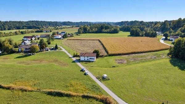 Immobilie in Tüßling - Raum zur Selbstverwirklichung – ehemaliges Hofanwesen in absoluter Alleinlage mit Ausbaupotenzial - Bild 2