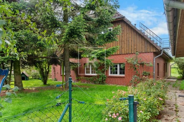 Immobilie in Sankt Margarethen - Elbblick statt Fernsehen: Familienhaus mit 11 Zimmern und 1.388 m² Grundstück direkt am Deich - Bild 3
