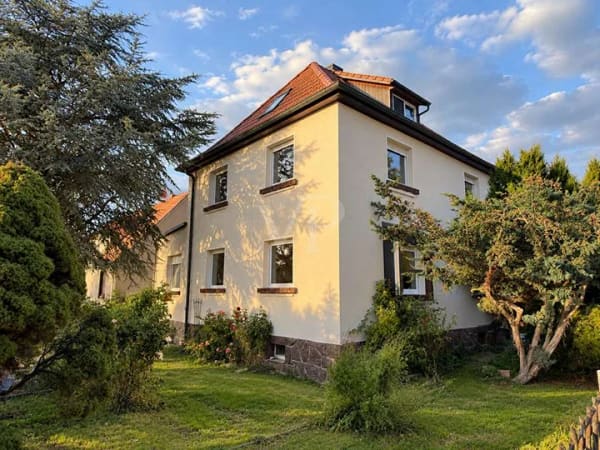 Immobilie in Niederau - Einfamilienhaus mit Doppelgarage und Nebengelass - Bild 1