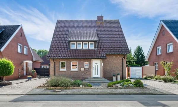 Immobilie in Meppen - Mehr Haus als gedacht: Wohnhaus mit zwei Wohneinheiten auf 627 m² Erbpacht in Meppen-Neustadt! - Bild 1