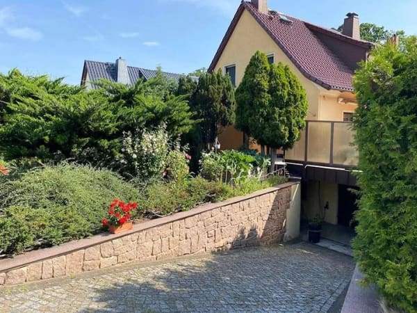 Immobilie in Strehla - Gepflegte 4‑Zimmer‑Doppelhaushälfte | 110 m² | Vollkeller mit Nutzfläche 55 m² | Südterrasse - Bild 0