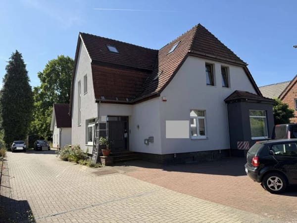 Immobilie in Bassum - Großzügiges Grundstück mit zwei Einfamilienhäusern in zentraler Lage - Bild 0