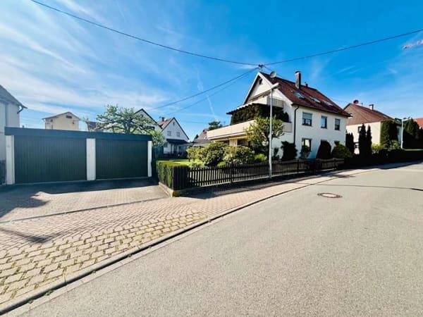 Immobilie in Schönaich - Platz für heute und Potenzial für morgen – 3-Familienhaus mit viel Platz und Bebauungsmöglichkeit - Bild 1