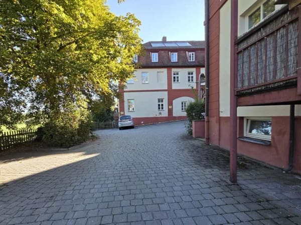 Immobilie in Schwabach - * KAPITALANLAGE  in einem BAUDENKMAL *
vermietete 2 Zi-DG-Wohnung in zentraler und naturnaher Lage - Bild 3