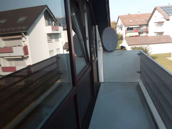 Immobilie in Ehrenkirchen - Ruhig & bahnhofsnah: Vermietete 3 ZW mit Garage & Ost-Balkon in Norsingen - Bild 1