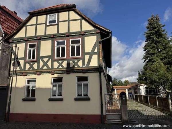 Immobilie in Vacha - Fachwerkhaus mit Anbau, 2 Garagen u. 850 m² Grst. mit Stadtmauerflair in Vacha zu verkaufen - Bild 0