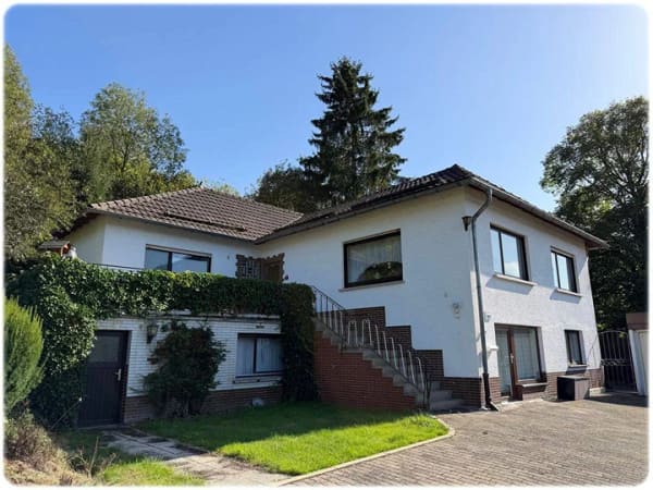 Immobilie in Vöhl - Großzügiger Winkelbungalow mit Panoramaterrasse auf außergewöhnlichem 3.793 m² Grundstück! - Bild 0