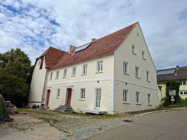 Immobilie in Heidenheim - Großzügig Wohnen in der alten Schule von Hechlingen - Bild 0