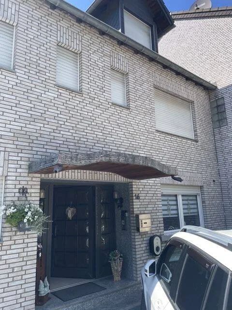 Immobilie in Bedburg - Hochwertiges, teilweise eingerichtetes Haus, in toller Lage - Bild 0