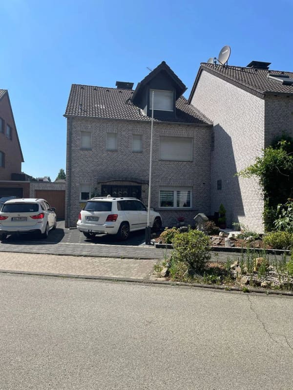 Immobilie in Bedburg - Hochwertiges, teilweise eingerichtetes Haus, in toller Lage - Bild 1