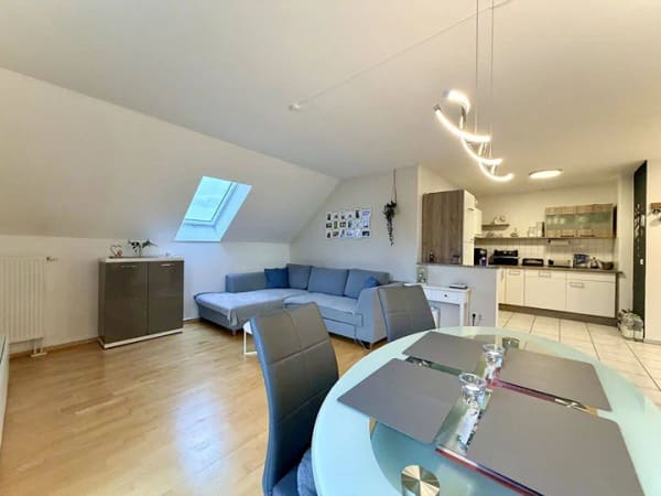 Immobilie in Frontenhausen - Kapitalanlage mit Perspektive: Charmante 2-Zimmer-Dachgeschosswohnung mit Süd-Balkon - Bild 2