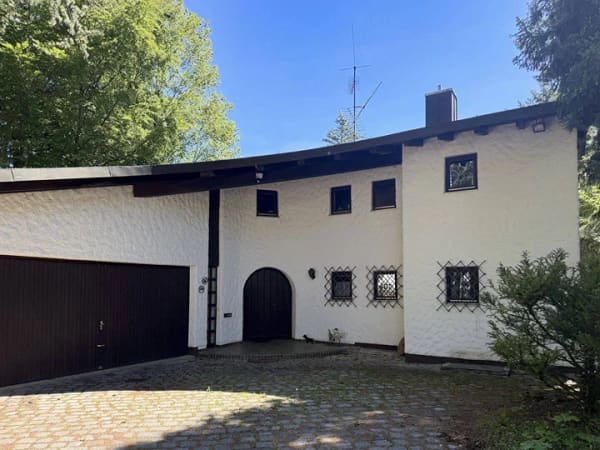 Immobilie in Schäftlarn - Großzügige Landhausvilla in idyllischer Lage mit großem Potenzial - Bild 0