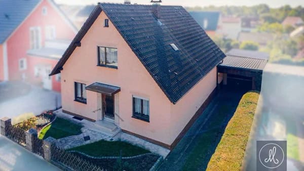 Immobilie in Maxhütte-Haidhof - EFH mit Garten und Garage – gepflegt und bereit für neue Ideen - Bild 0
