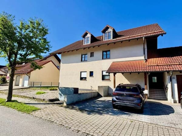 Immobilie in Tann - Großzügige 4-Zimmer-Wohnung im 1. Obergeschoss mit eigenem Gartenbereich in Tann - Bild 0