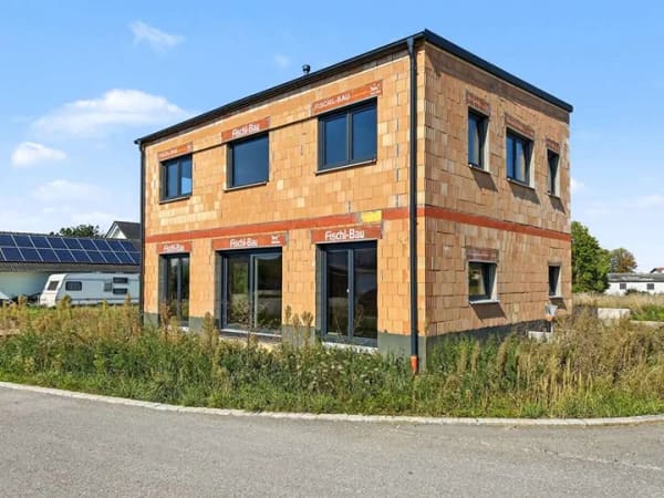 Immobilie in Mamming - Ihr Neubautraum ohne Wartezeit: Moderne Stadtvilla als fertiger Rohbau in Mamming - Bild 0