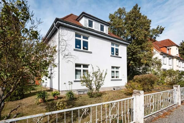 Immobilie in Neustrelitz - Historische Stadtvilla mit drei vermieteten Wohneinheiten - Bild 1