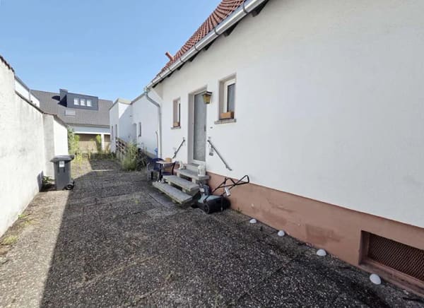 Immobilie in Dieburg - Zwei Häuser für Selbermacher auf großem Grundstück mit Doppelgarage in Dieburg - Bild 2