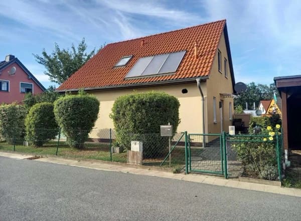 Immobilie in Lohmen - Traumhaftes Haus in Lohmen: Bj. 2004, 3 Schlafzimmer, Fußbodenheizung,   Pool & Doppelgarage - Bild 1