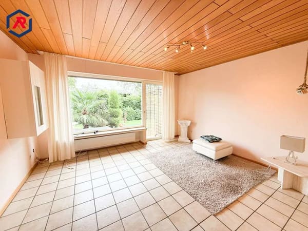 Immobilie in Erftstadt - Bliesheim, Zweifamilienhaus mit Gewerbeeinheit und Parkplätzen in zentraler Lage! - Bild 3
