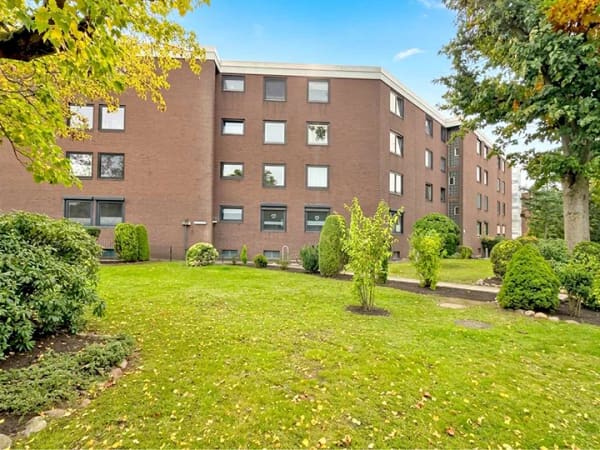 Immobilie in Glinde - Renovierungsbedürftige 4-Zimmer-Wohnung mit Balkon und Tiefgarage in Glinde - Wentzel Dr. - Bild 3