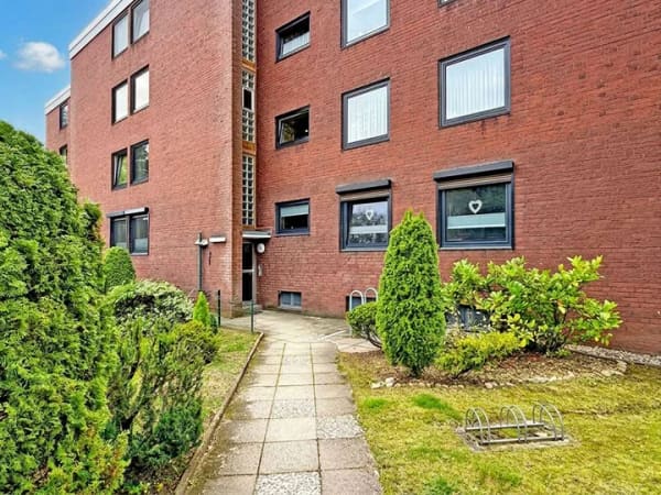 Immobilie in Glinde - Renovierungsbedürftige 4-Zimmer-Wohnung mit Balkon und Tiefgarage in Glinde - Wentzel Dr. - Bild 4
