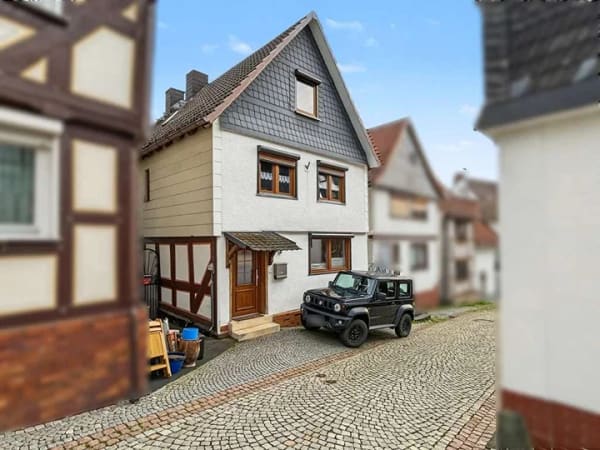 Immobilie in Biedenkopf - Denkmalgeschütztes, charmantes Einfamilienhaus im Herzen von Biedenkopf - Bild 0
