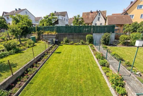 Immobilie in Hersbruck - Familienfreundliches Reihenmittelhaus mit Garten – 5 Zimmer auf 3 Etagen - Bild 1