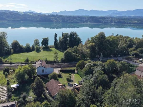 Immobilie in Söchtenau - Für Macher und Individualisten - Haus mit großem Grundstück und Blick auf den Simssee - Bild 0