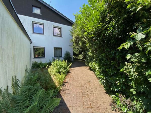 Immobilie in Freisen - "SPLIT-LEVEL"-EINFAMILIENHAUS
 eingebettet im Grünen - Bild 1
