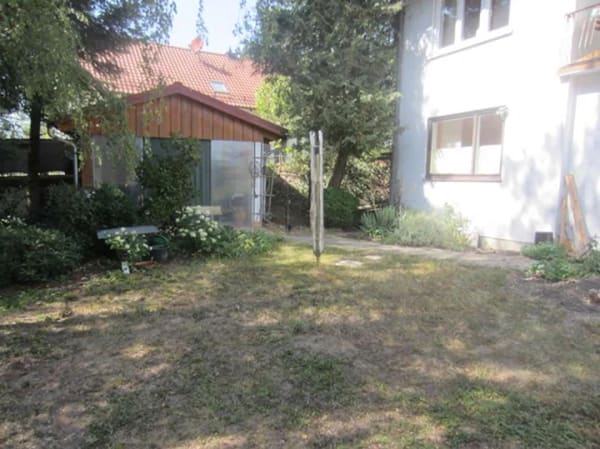 Immobilie in Pfeffenhausen - Dreifamilienhaus mit großem Garten (Bauland) EG und OG
noch vermietet - Bild 2