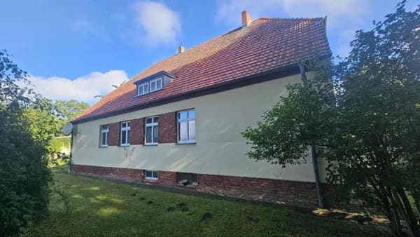 Immobilie in Karlsburg - Alte Schule mit traumhaftem Grundstück - Bild 1