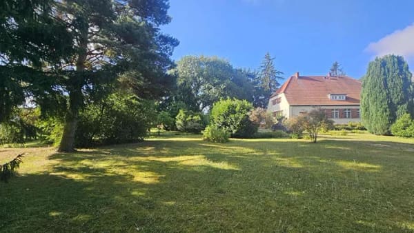 Immobilie in Karlsburg - Alte Schule mit traumhaftem Grundstück - Bild 4