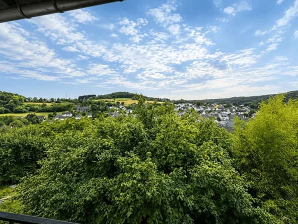 Immobilie in Mengerskirchen - Panoramablick inklusive Zweifamilienhaus! - Bild 2