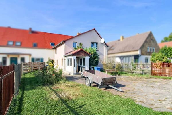 Immobilie in Delitzsch - Charmante Doppelhaushälfte mit Geschichte und großem Grundstück - Bild 0