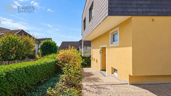 Immobilie in Newel - Großzügiges Einfamilienhaus mit Ausbaupotenzial, großem Grundstück und Doppelgarage in Newel bei Trier - Bild 1