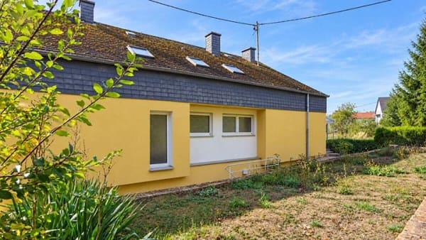 Immobilie in Newel - Großzügiges Einfamilienhaus mit Ausbaupotenzial, großem Grundstück und Doppelgarage in Newel bei Trier - Bild 2