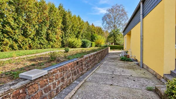 Immobilie in Newel - Großzügiges Einfamilienhaus mit Ausbaupotenzial, großem Grundstück und Doppelgarage in Newel bei Trier - Bild 3