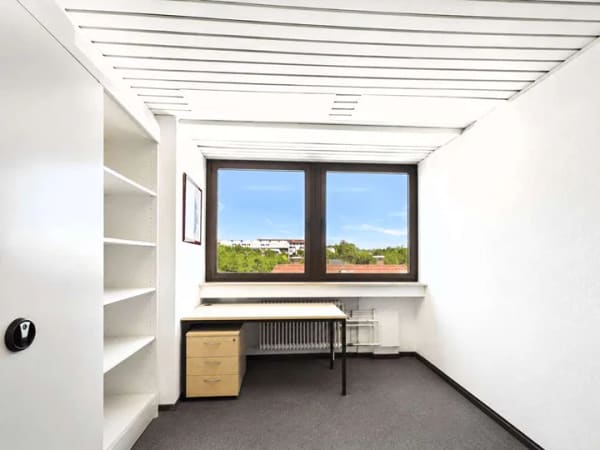 Immobilie in Leonberg - Loft, Apartments oder ganz individuell: ca. 190 m² Fläche mit genehmigter Wohnnutzung in Leonberg - Bild 4
