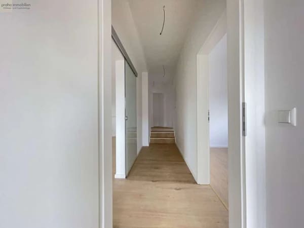 Immobilie in Neuendettelsau - Zukunftssichere Kapitalanlage: Frisch renovierte 3-Zimmer-Wohnung mit Top-Ausstattung - Bild 2