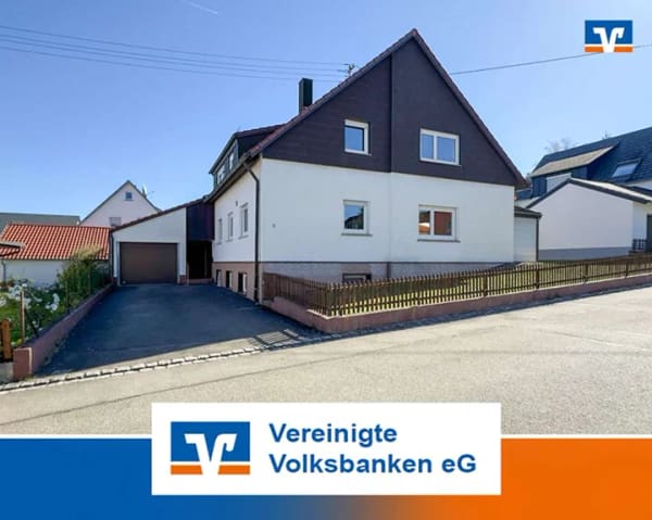 Immobilie in Hildrizhausen - Zwei Wohneinheiten, ein schönes Zuhause - Großzügiges Zweifamilienhaus mit Garten&Garage - Bild 0