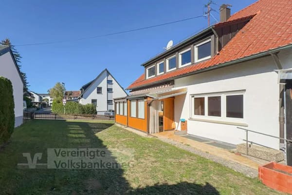 Immobilie in Hildrizhausen - Zwei Wohneinheiten, ein schönes Zuhause - Großzügiges Zweifamilienhaus mit Garten&Garage - Bild 1