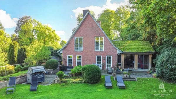 Immobilie in Molfsee - Villa mit besonderem Charme - 7 Zimmer und ein traumhafter Garten in Molfsee - Bild 2