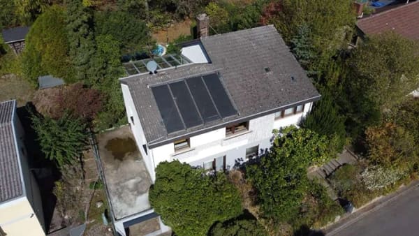 Immobilie in Albersweiler - Architektenhaus in Randlage mit Garten und Pool - Bild 0