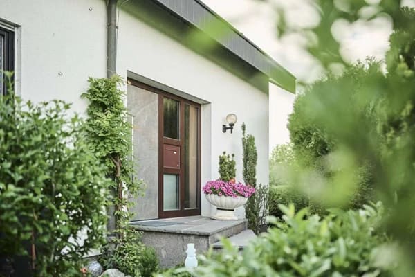 Immobilie in Hattenhofen - RUHIG UND NATURNAH WOHNEN
großzügiges Ein- bis Zweifamilienhaus mit Ausbaureserve in Ortsrandlage - Bild 1